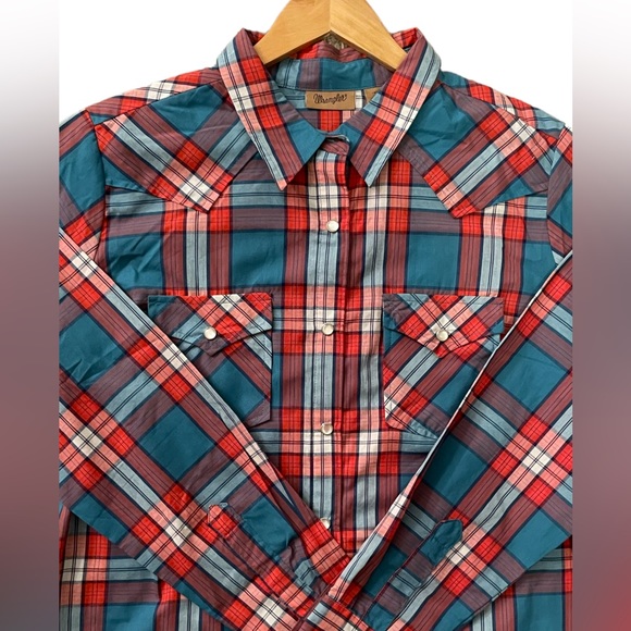 Wrangler Tops - Wrangler Women’s Size Large Pearl Snap Button Up